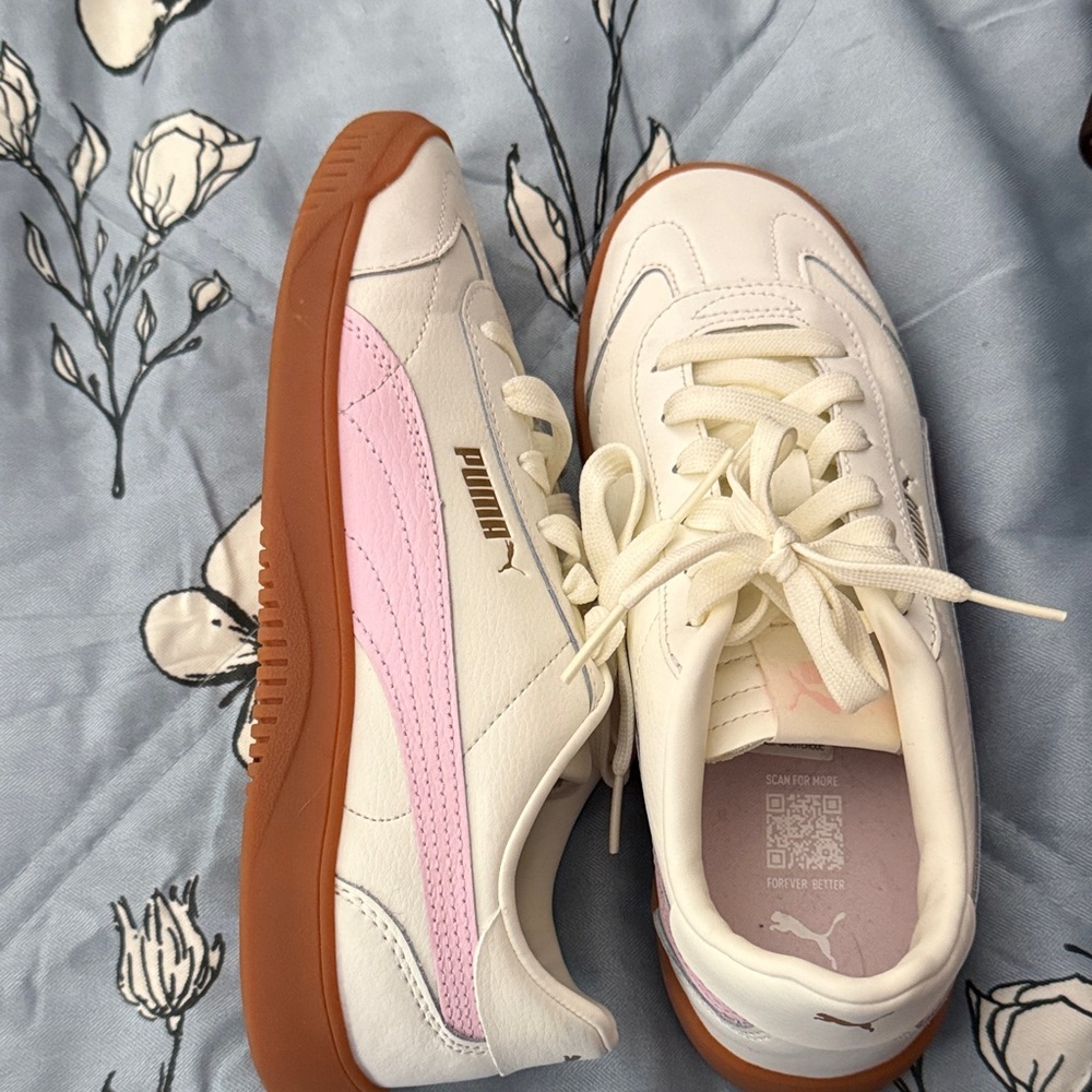 Puma White and Pink Casual Sneakers
